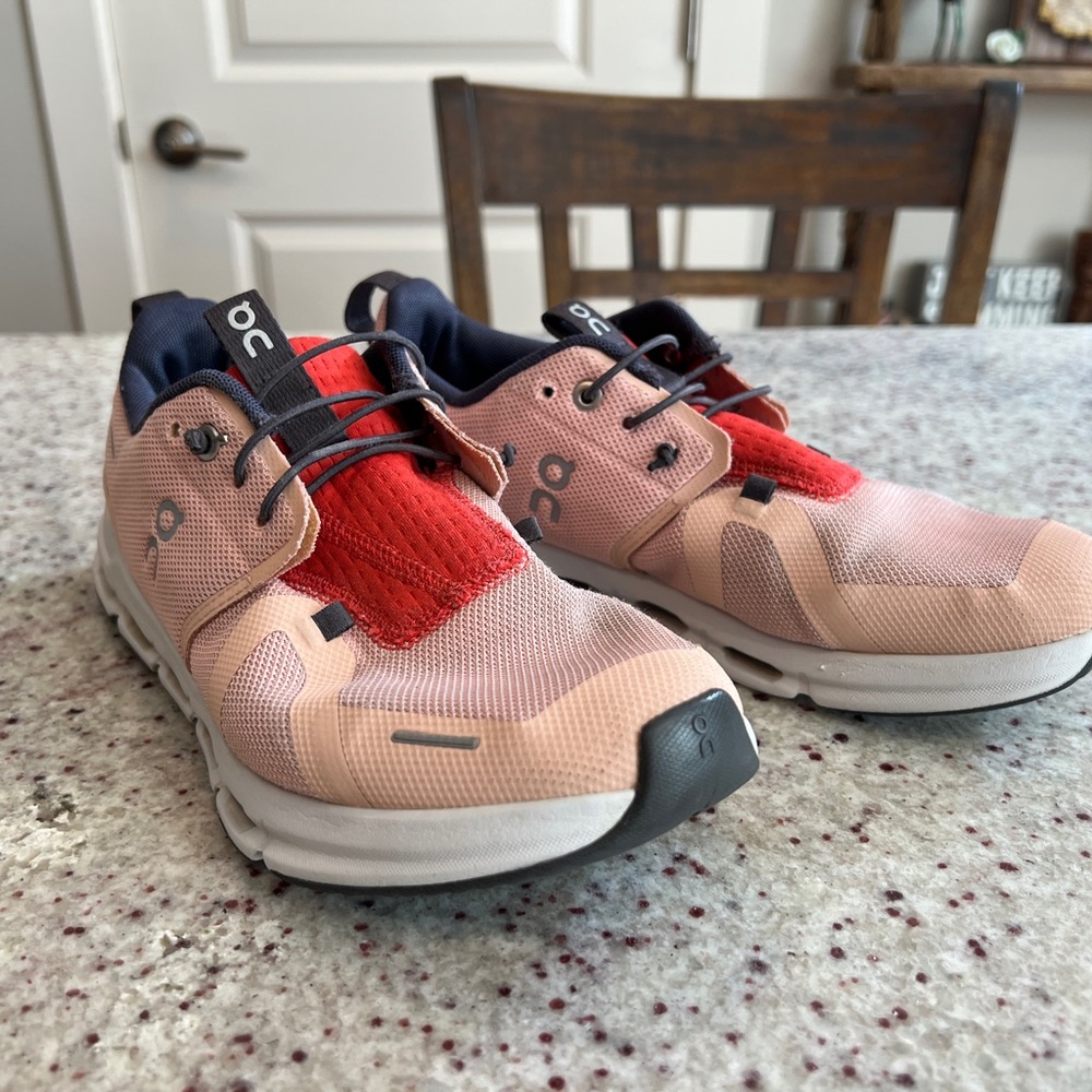 On Cloud Sky Girls Grade School 6.5 Y Running Shoes